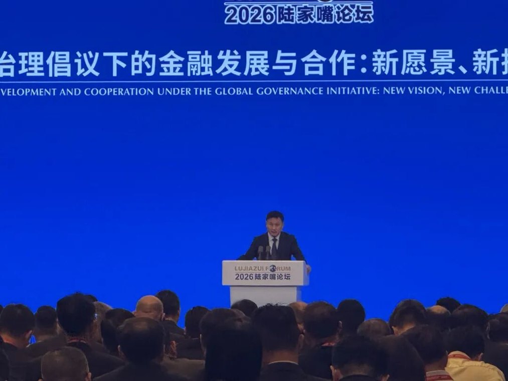 潘功胜宣布即将出台的政策措施:将在上海自贸区开展离岸人民币外汇交易试点、完善短端利率调控机制……
